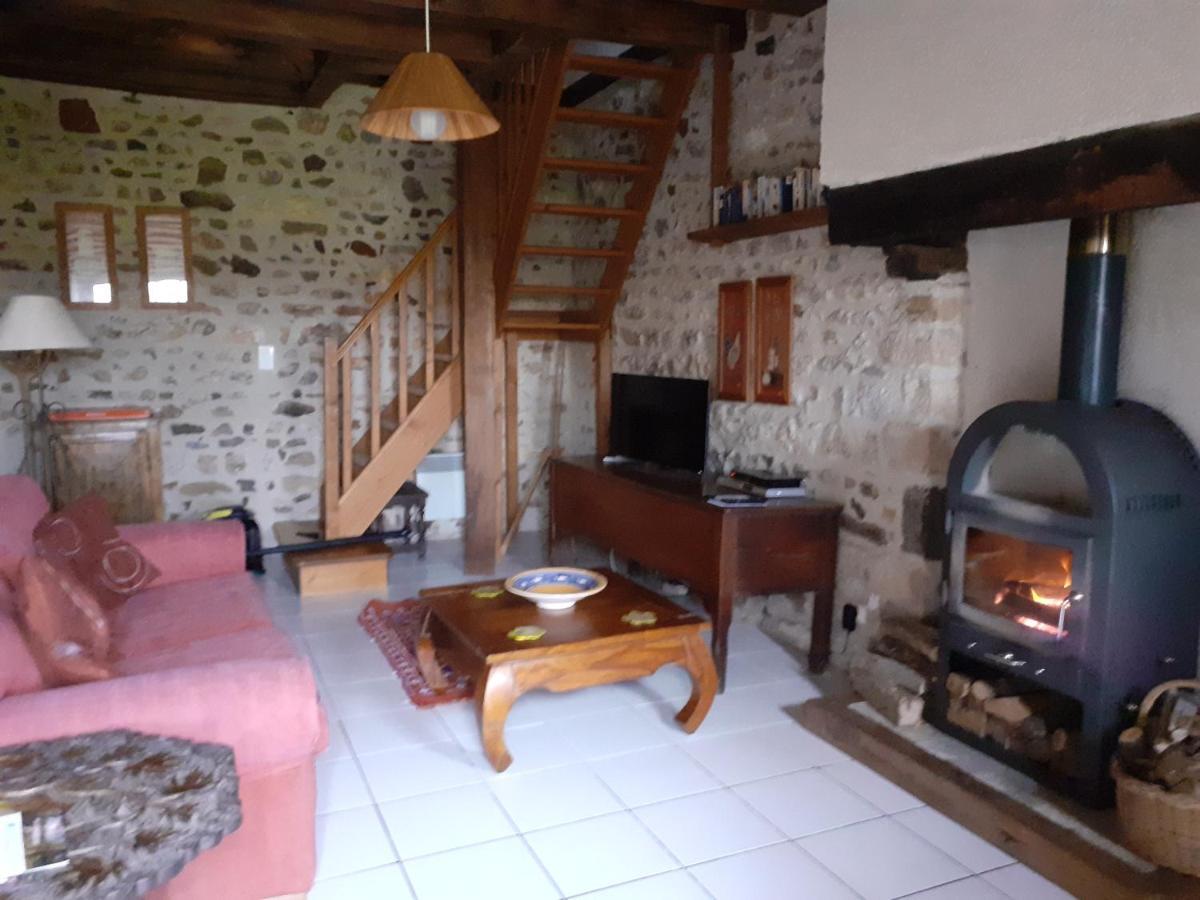 Les Ecots - Petit Gite De Caractere A La Ferme Availles-Limouzine Kültér fotó